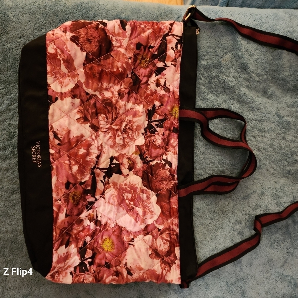 VICTORIA'S Secret FLORAL zipper TOTE, EUC - Picture 11 of 13